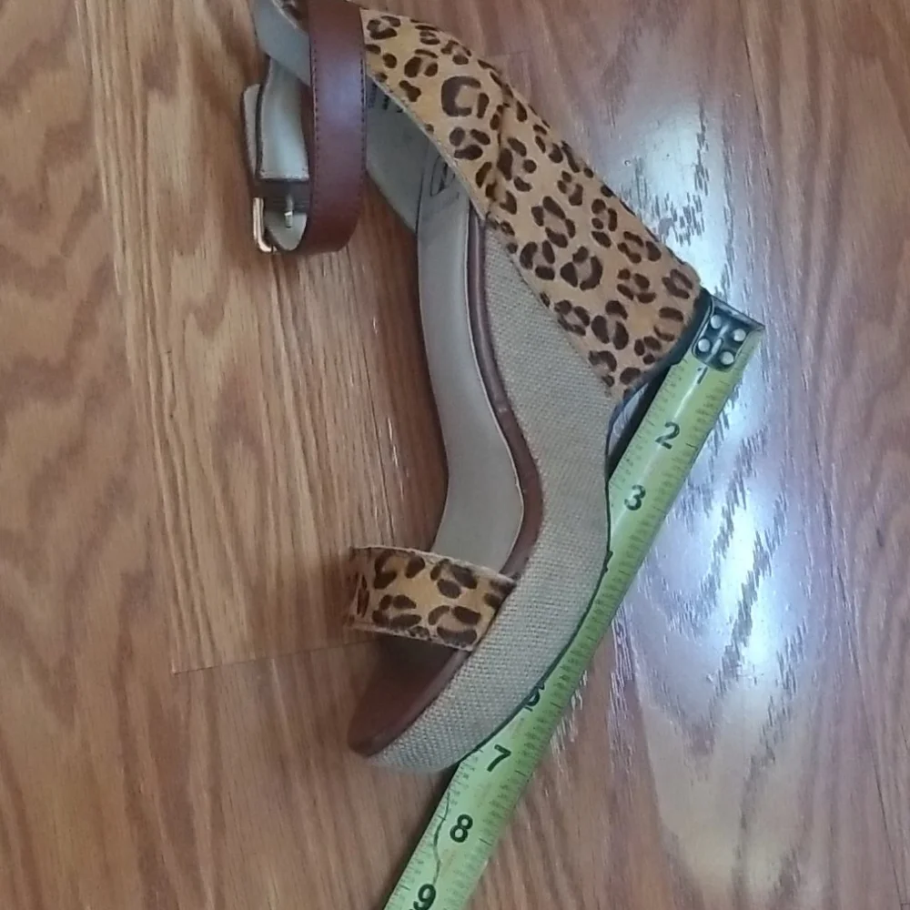 Kelsi Dagger leopard wedge‎ size 7
